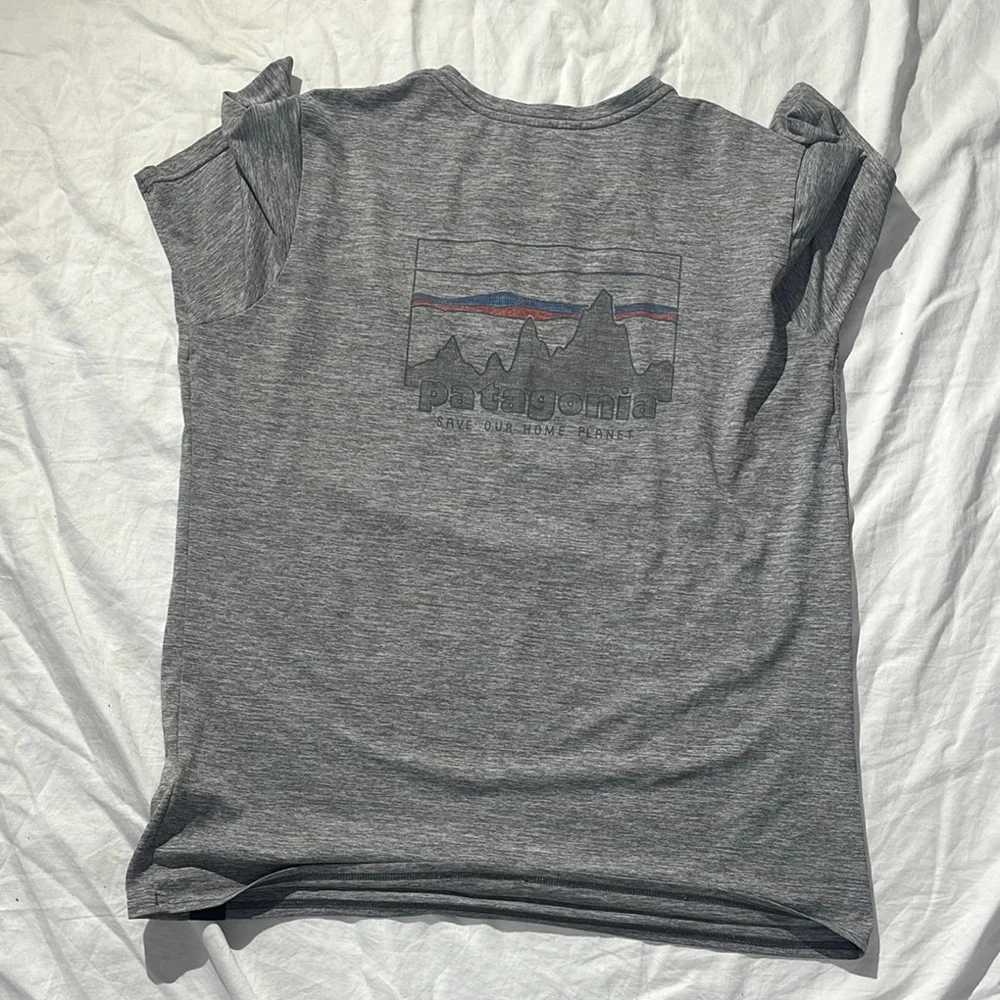 Patagonia Women’s Gray Capilene® Cool Daily Graphic Shirt Size XL Extra Large - Picture 10 of 10